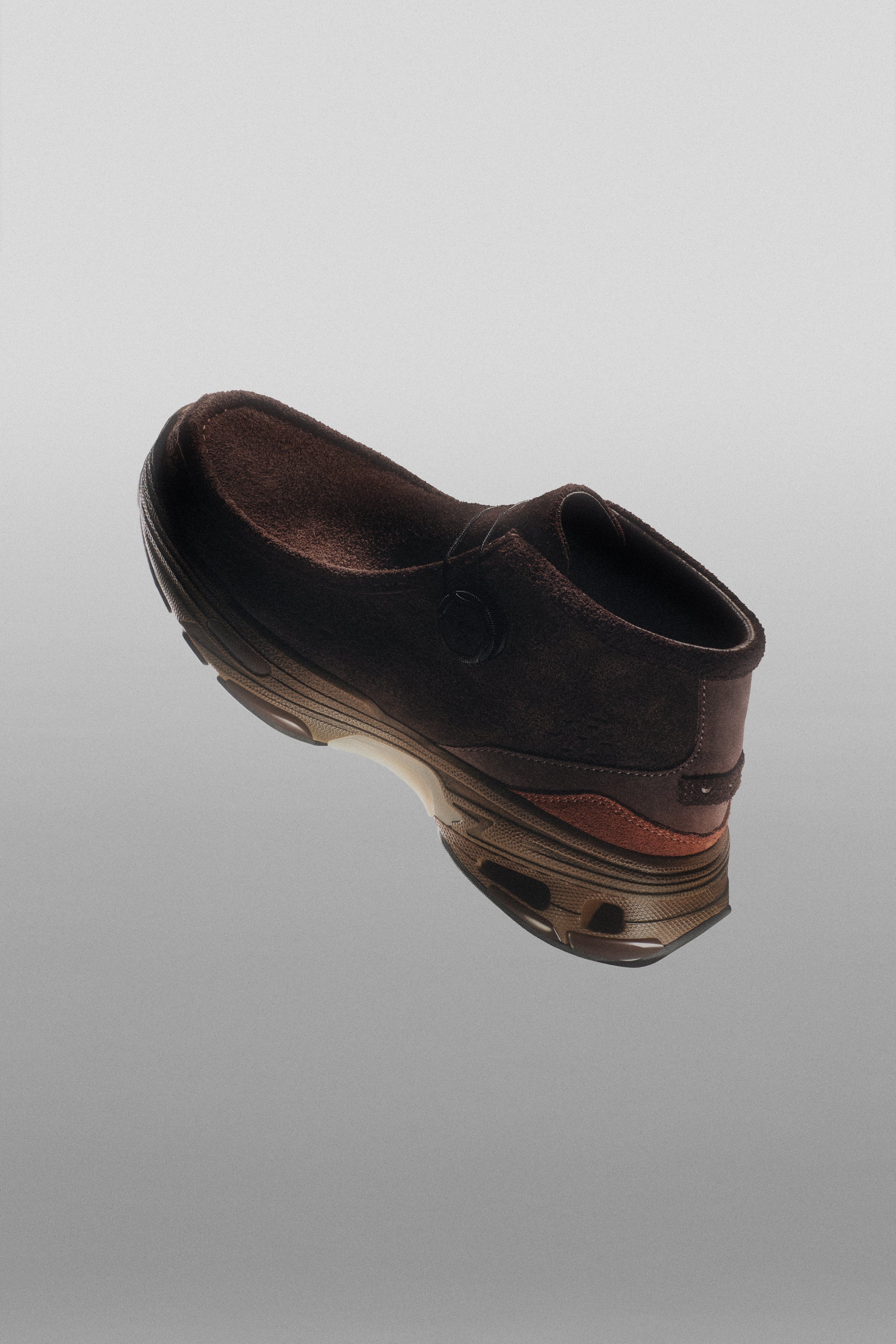111 WALLABEE-TECH SUEDE BROWN