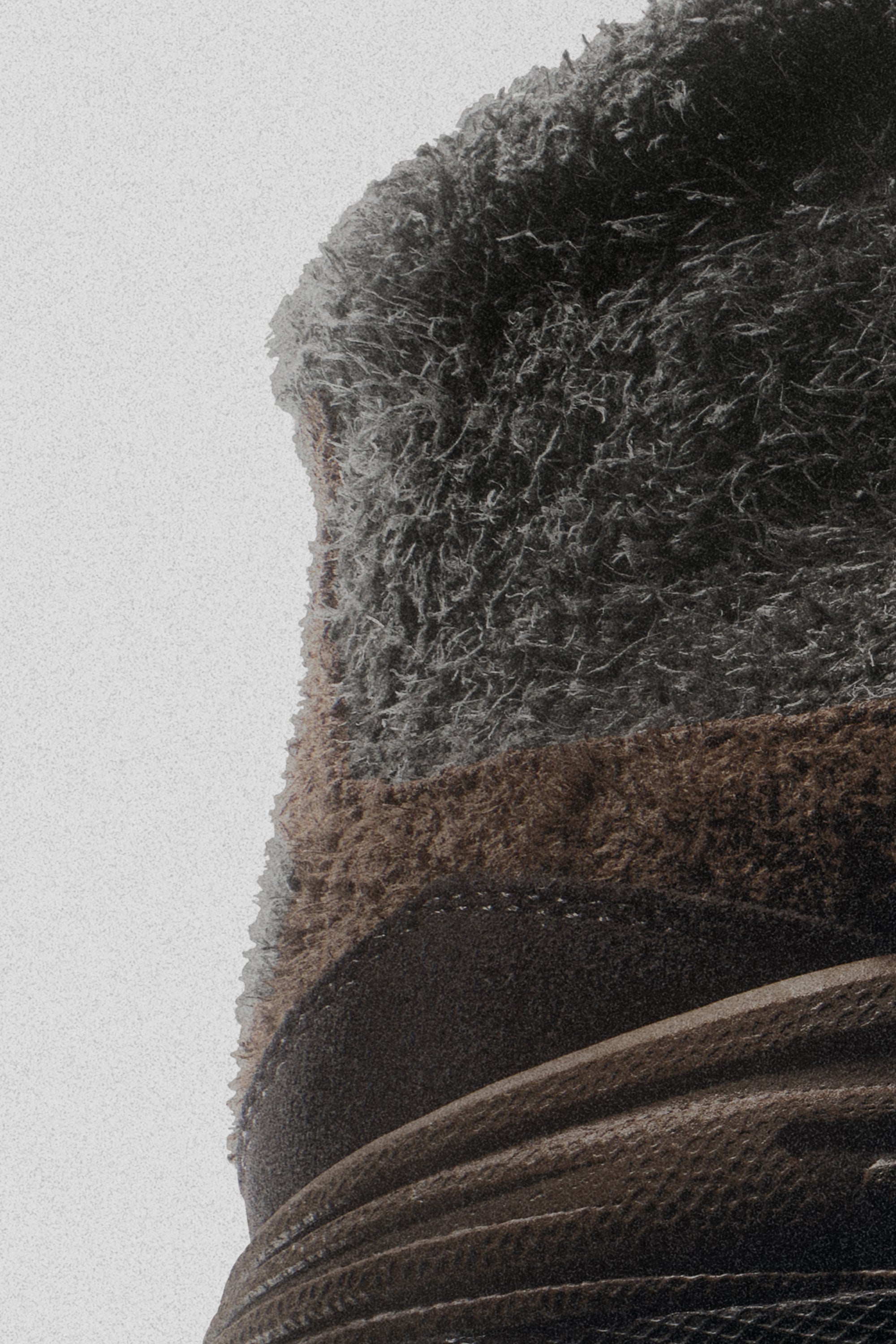 111 WALLABEE-TECH SUEDE TEXTURE KHAKI
