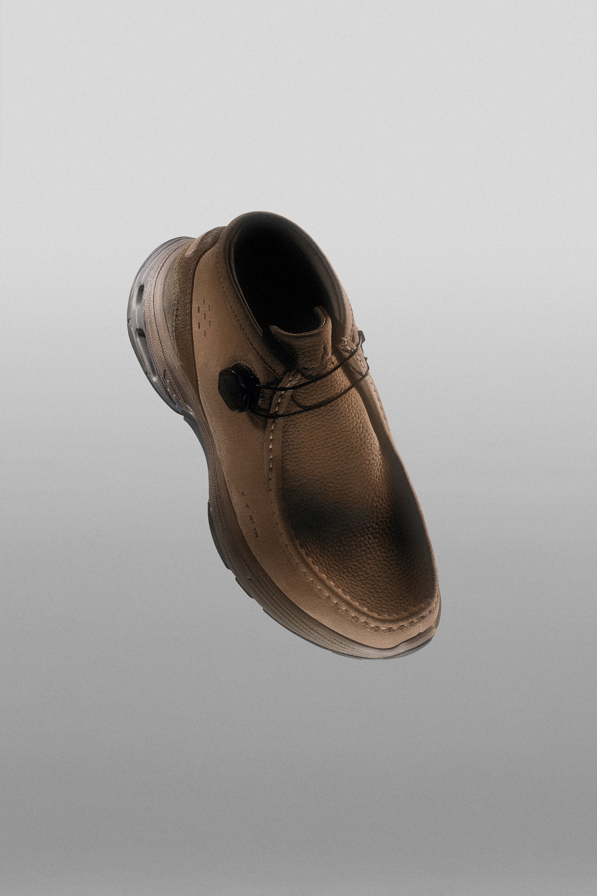 111 WALLABEE-TECH NOBUCK CAMEL