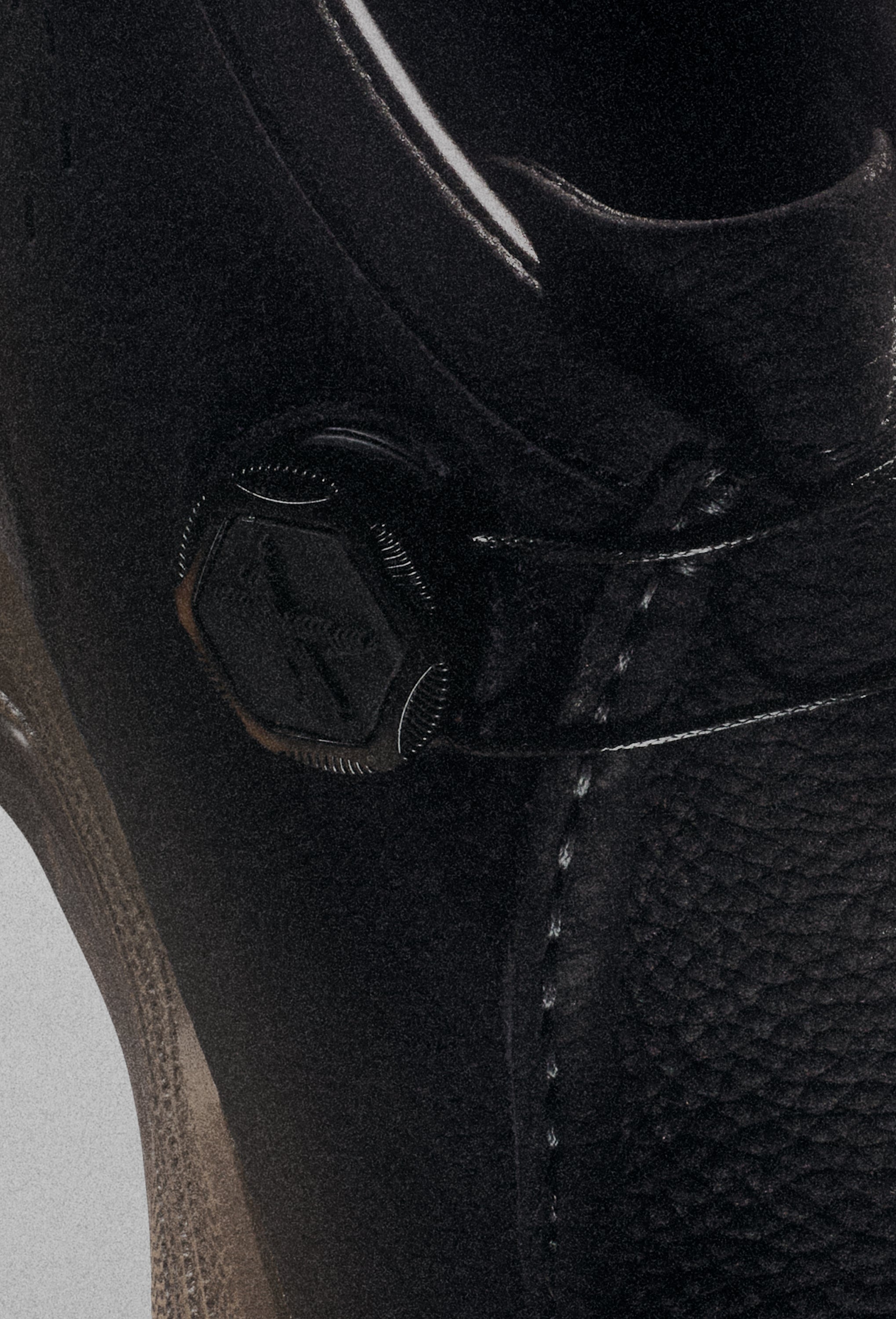 111 WALLABEE-TECH NOBUCK BLACK